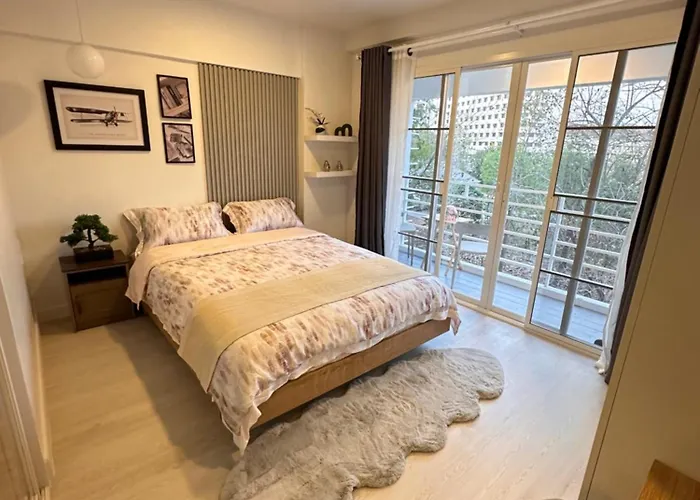 Cozy Urban Oasis
