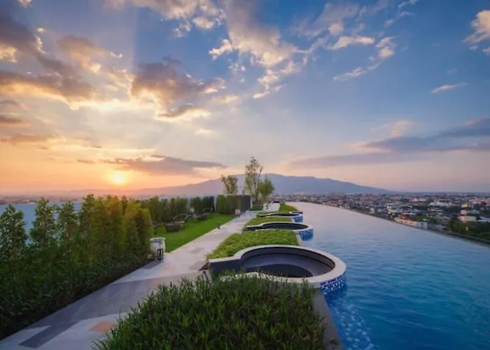 Astra Sky River Luxury 2Bedroom Family Suite With Infinity Pool, Near Old Town