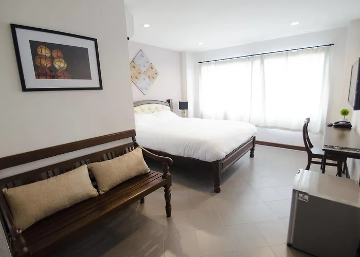 Sabai Hotel & Hostel