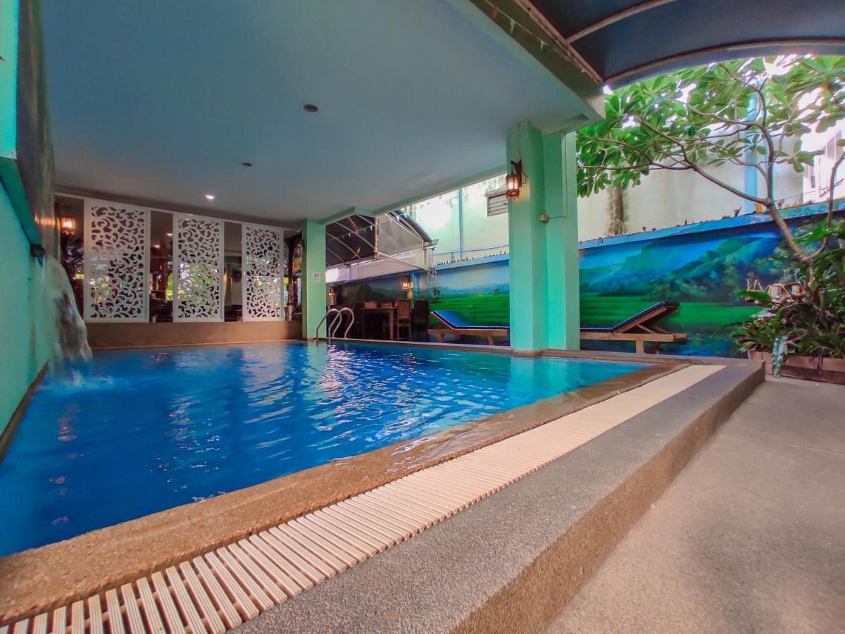 Bed & Breakfast Awana House *