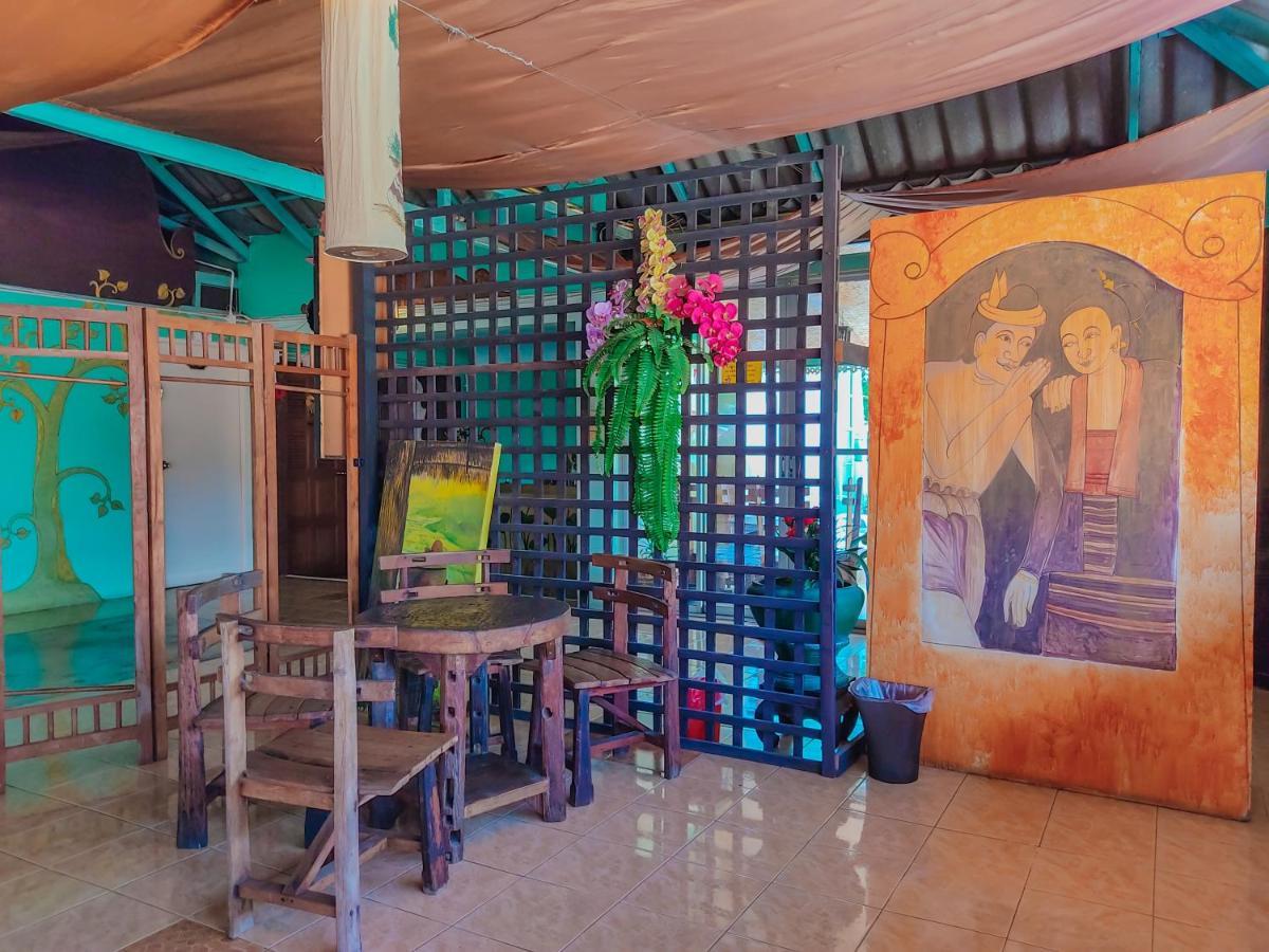 Bed & Breakfast Awana House *