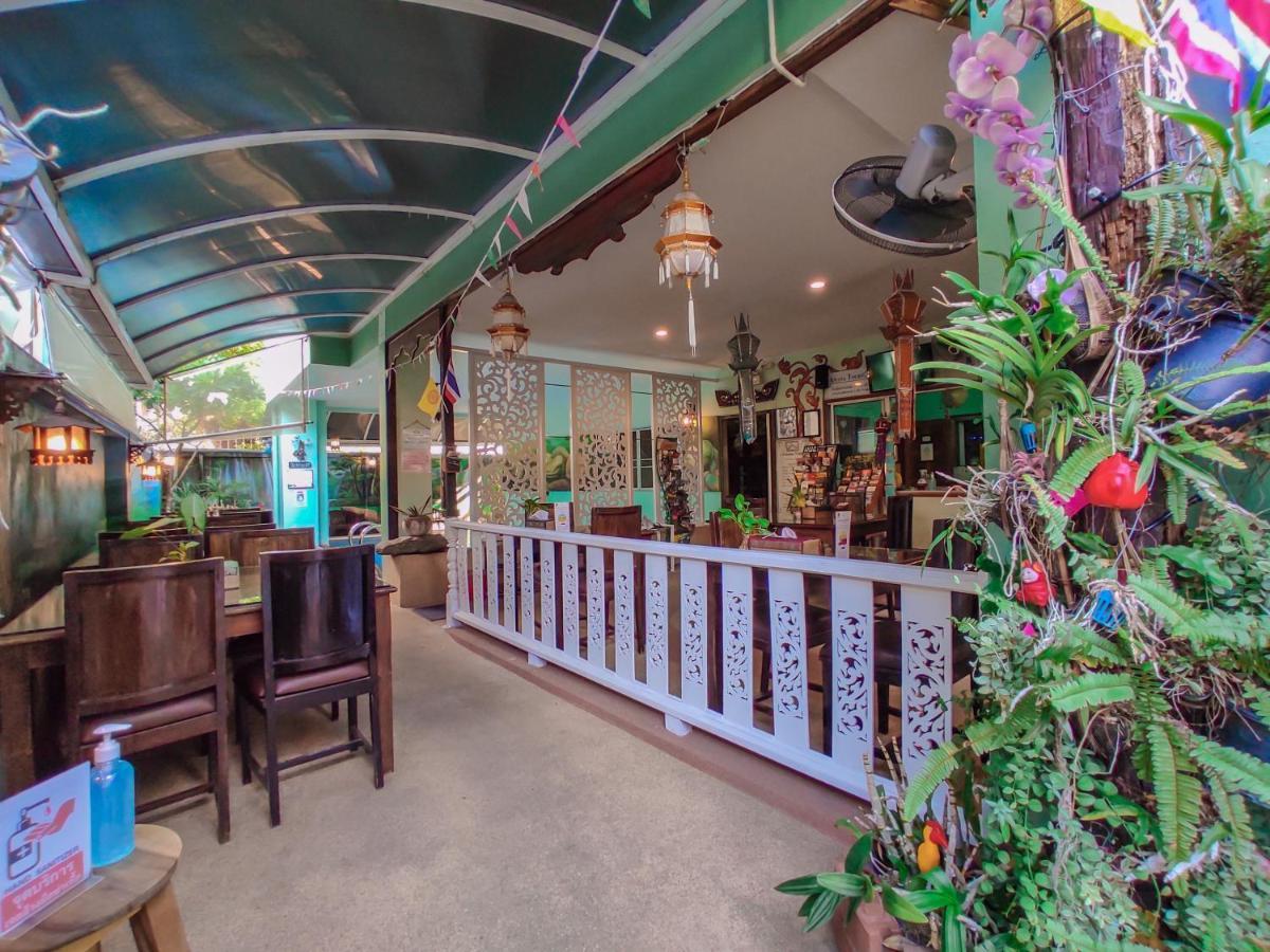 Bed & Breakfast Awana House *