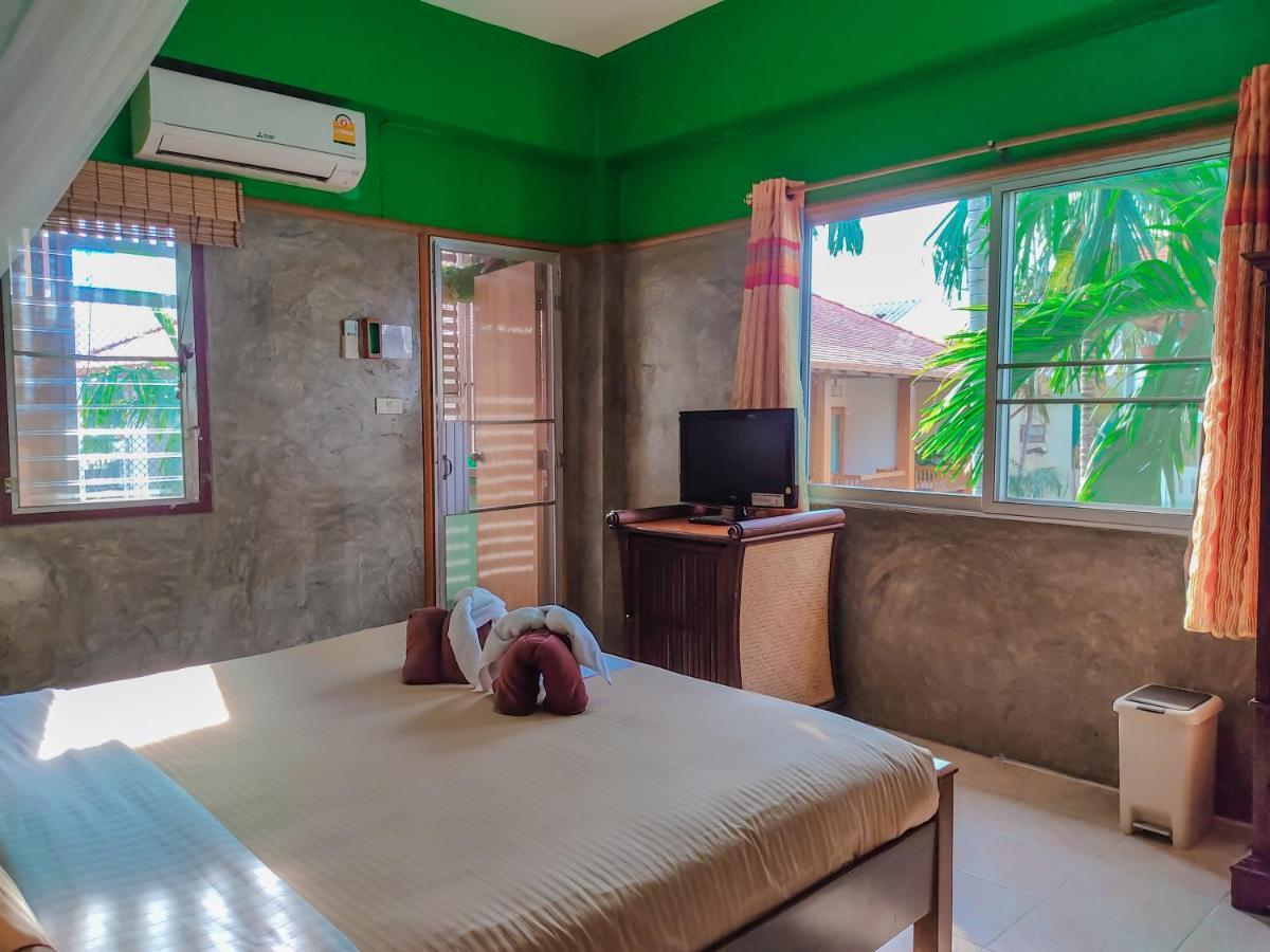 Bed & Breakfast Awana House *