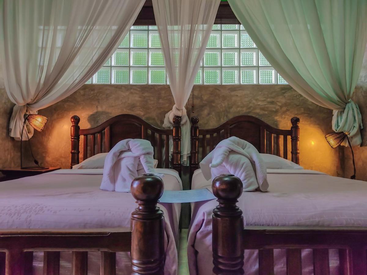 Bed & Breakfast Awana House