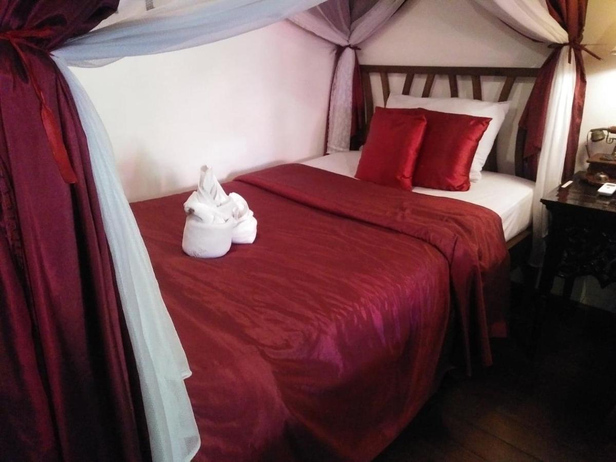 Hotel Tri Yaan Na Ros Colonial House 4*