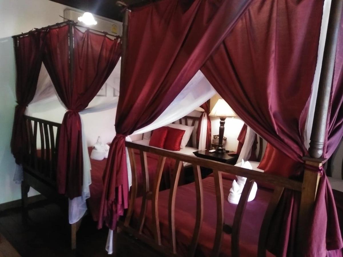 Tri Yaan Na Ros Colonial House Hotel 4*