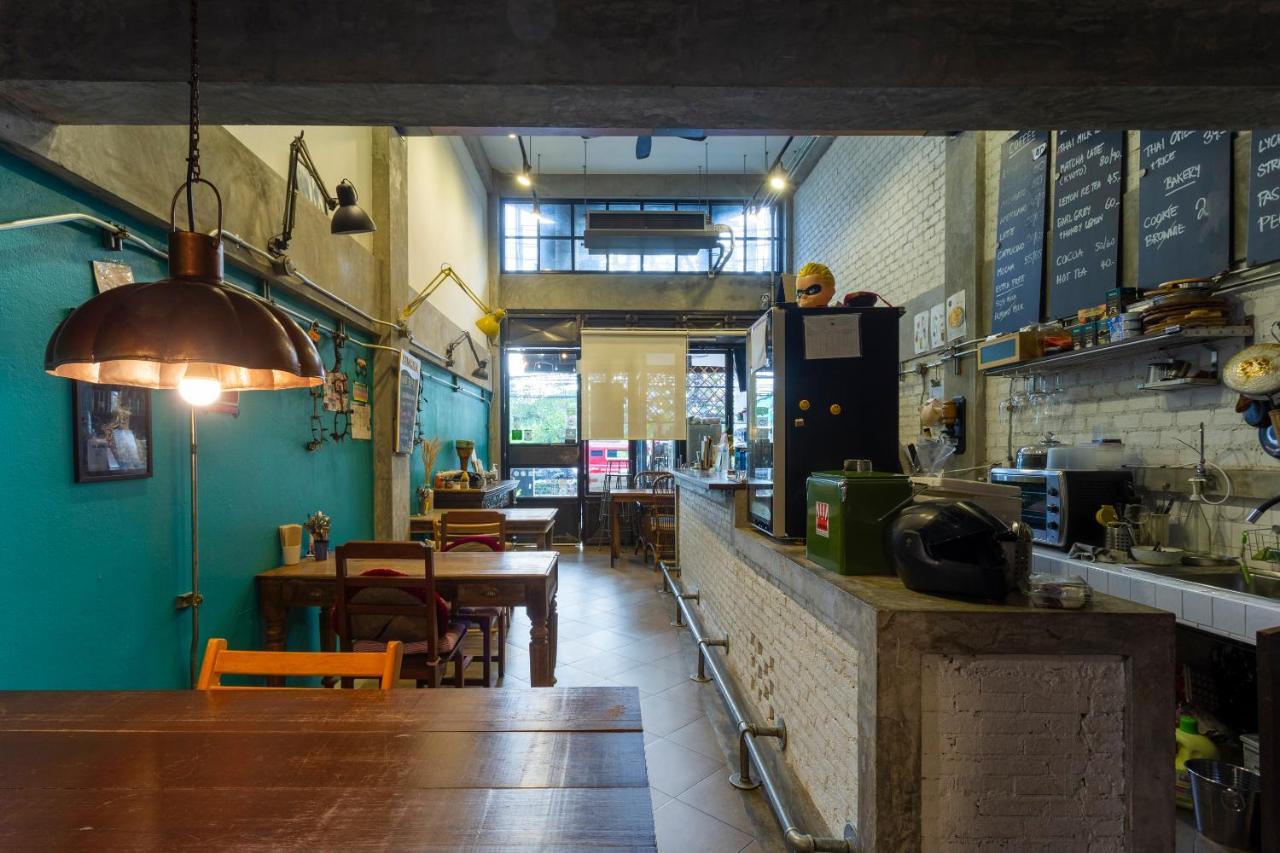 Box N Cafe Hostel