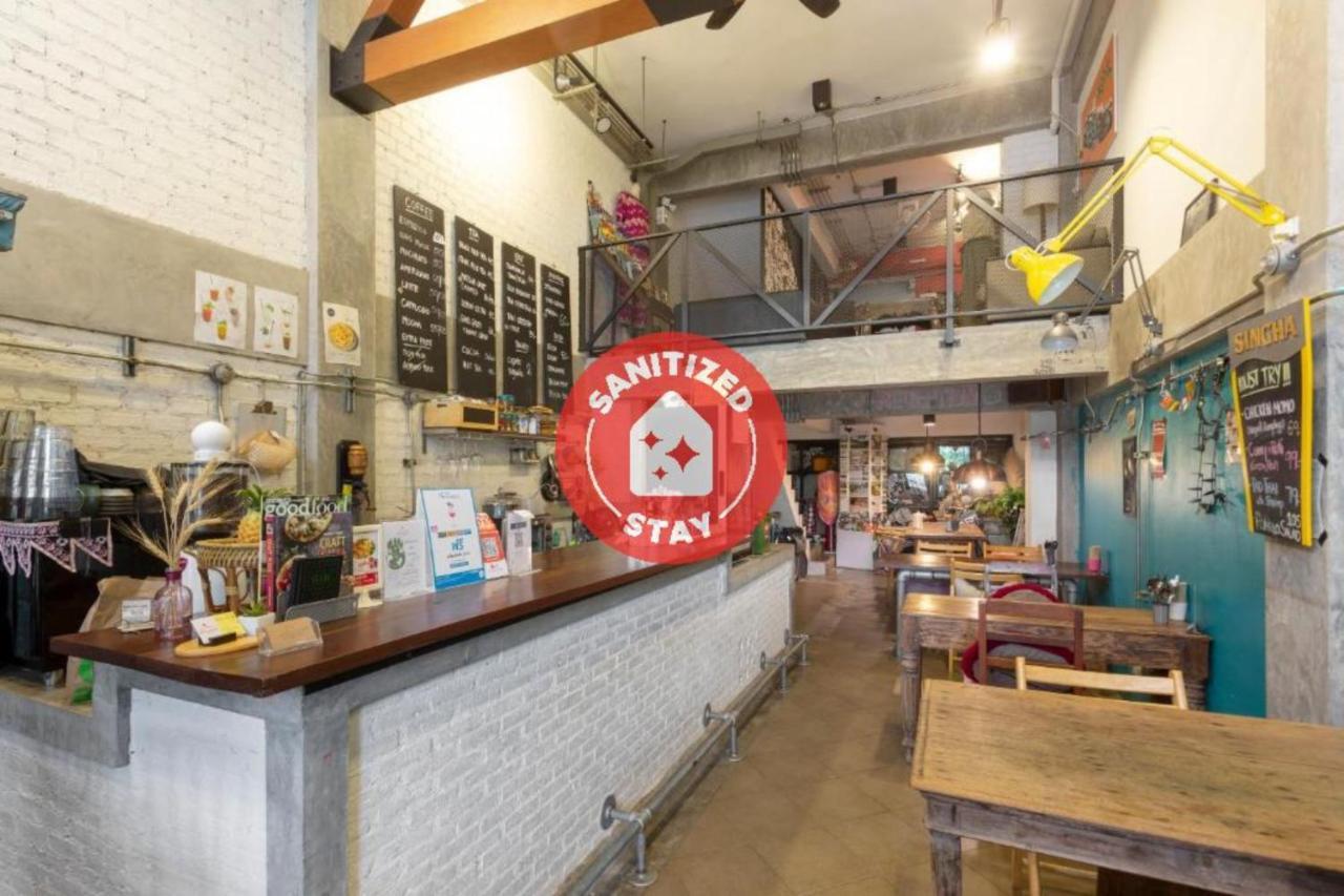 Hostel Box N Cafe *