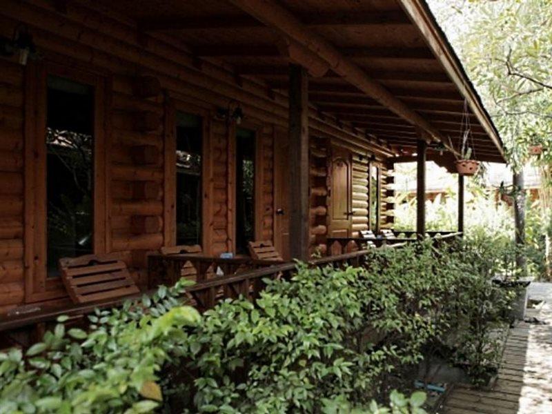 Loghome Boutique