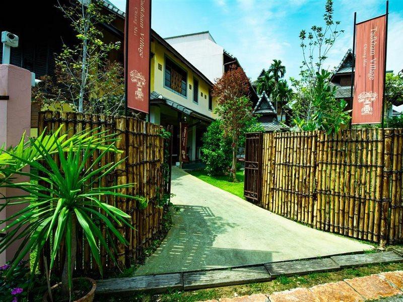 Tadkham Village, Hotel