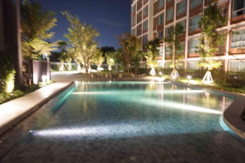 Cozy Close To Festival In Chiangmai Apartment