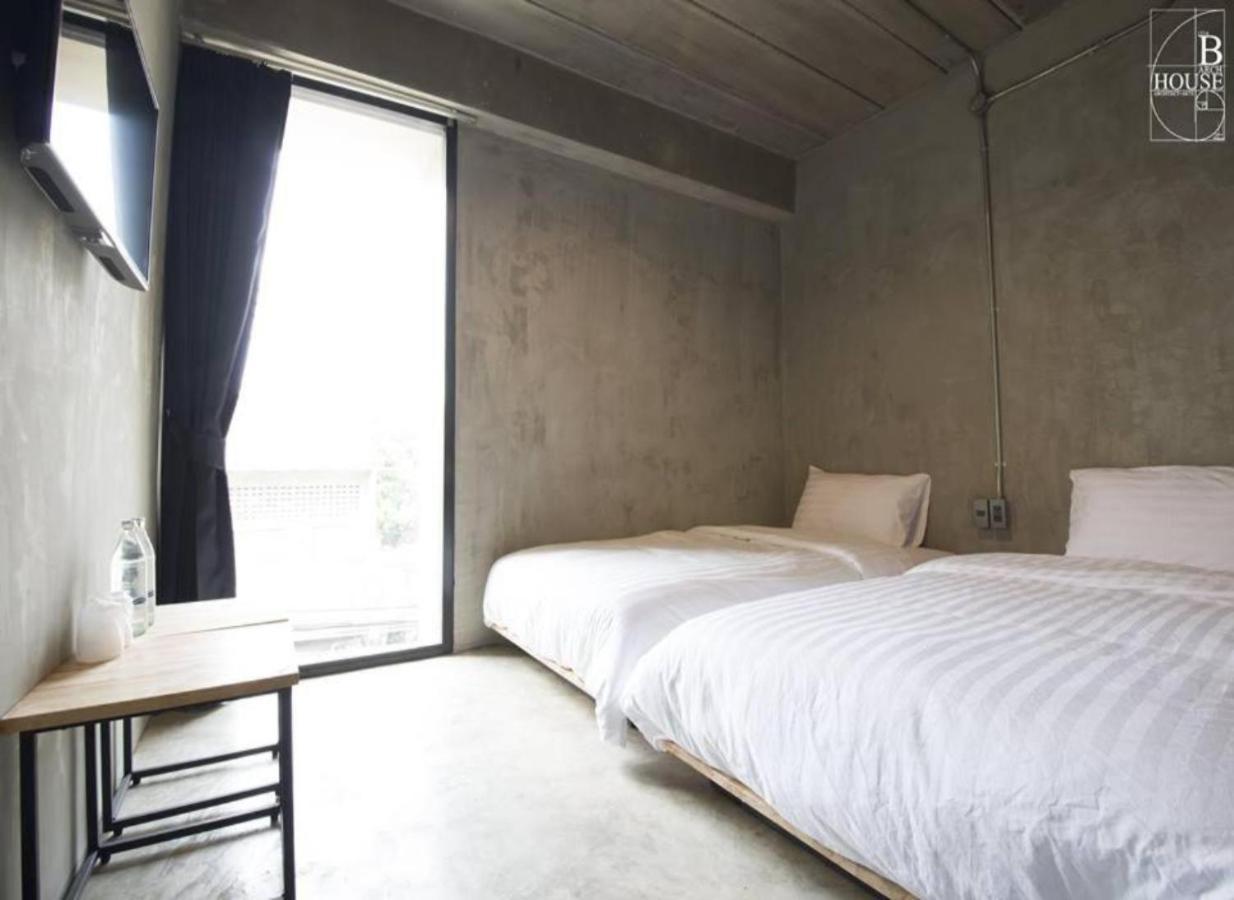 B Arch House 3*