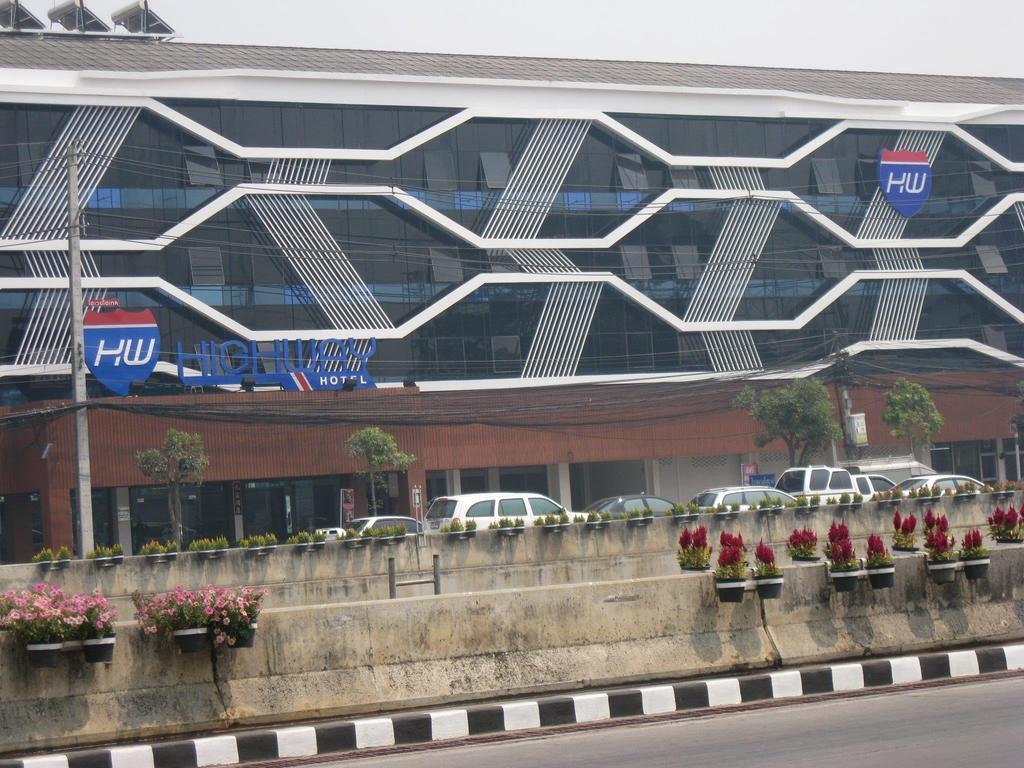 Hotel Highway 2*