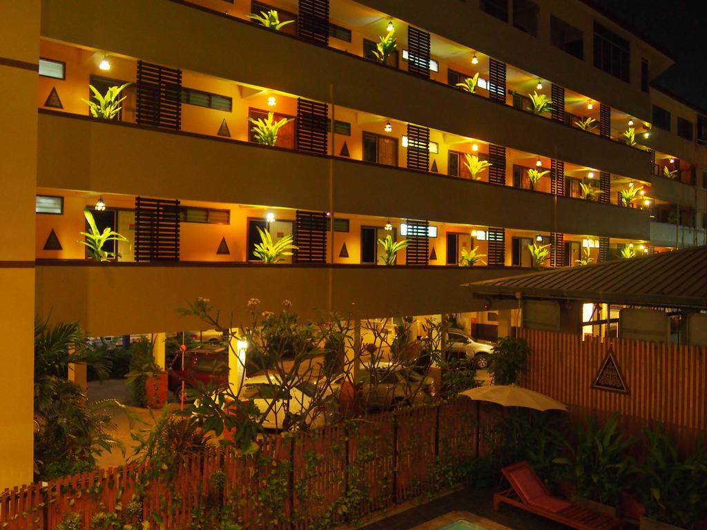 Hotel Phusiri Place Chiang Mai