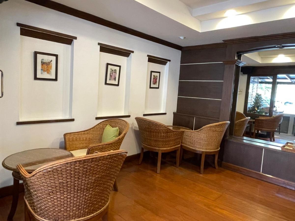 Rich Lanna House 3*