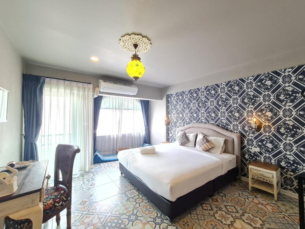 Bed & Breakfast Sridonchai Heritage, Night Bazaar