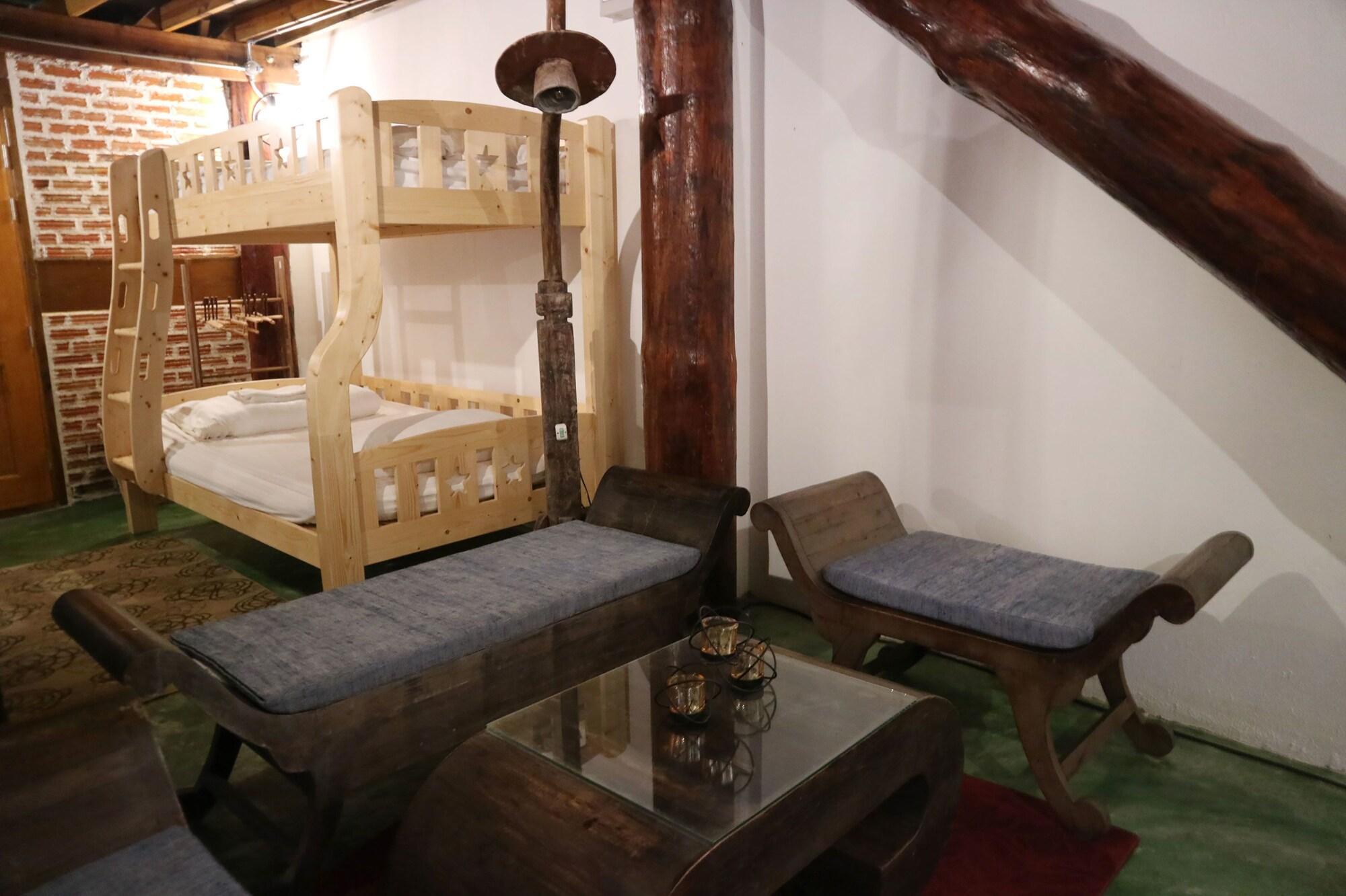 Loghome Boutique Hotel 3*