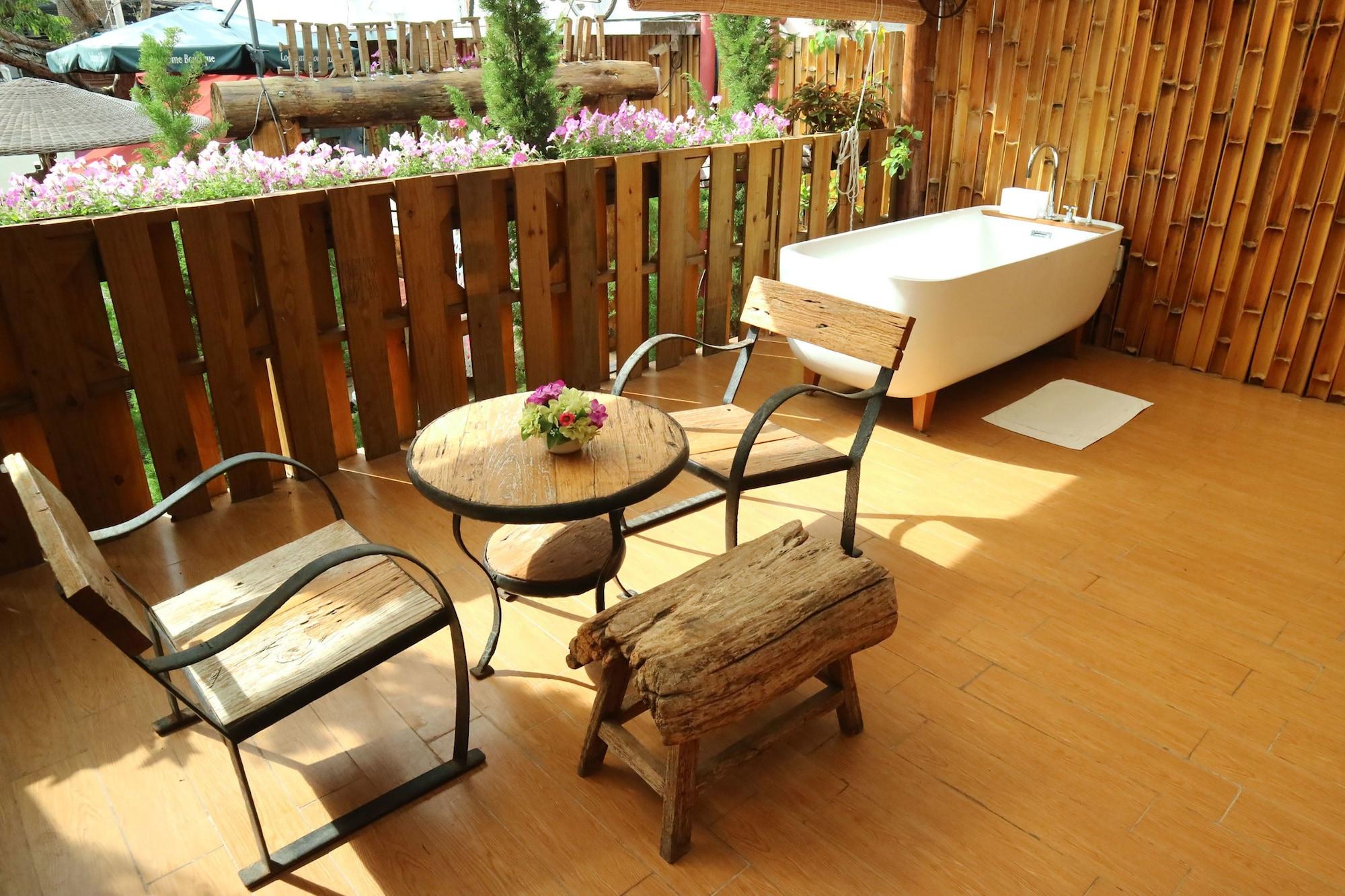 Loghome Boutique