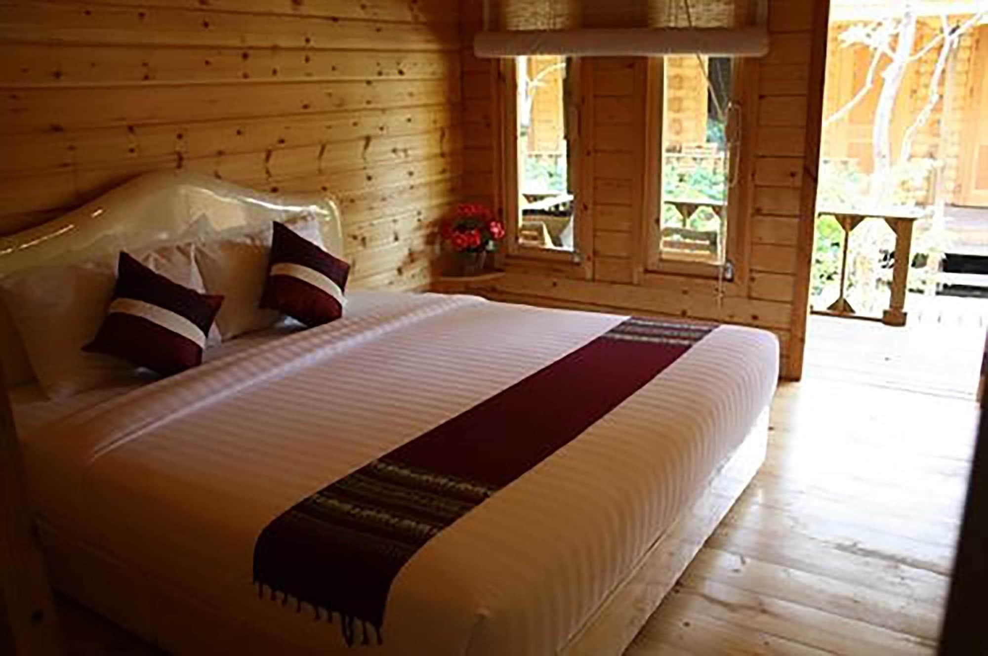 Loghome Boutique Hotel 3*