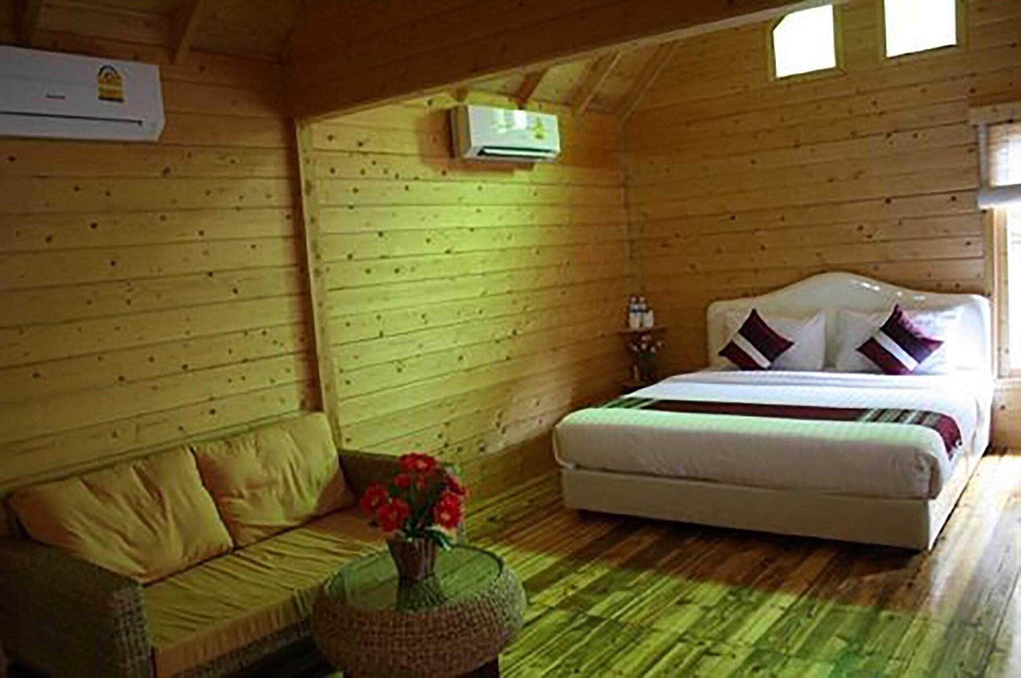 Loghome Boutique Hotel 3*