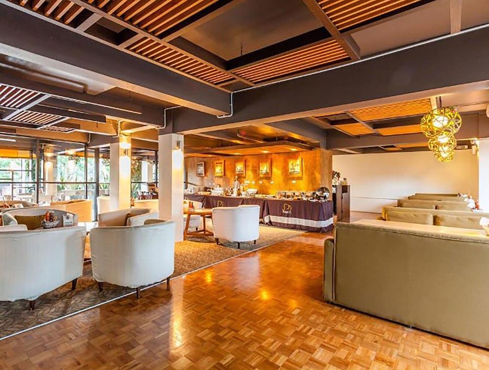 Hotel M