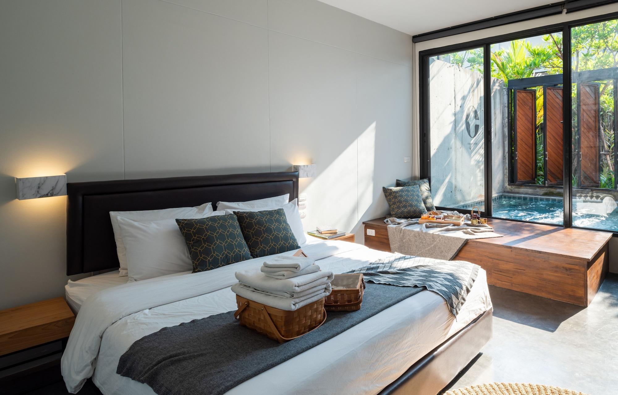 Cherlock Hotel 3*