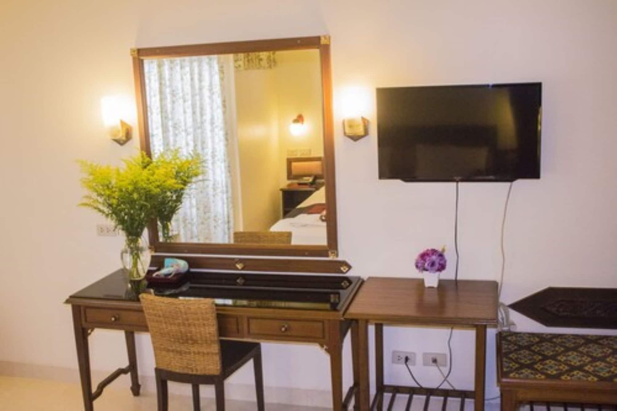 People Place Boutique In Town - Sha Extra Plus Hotel