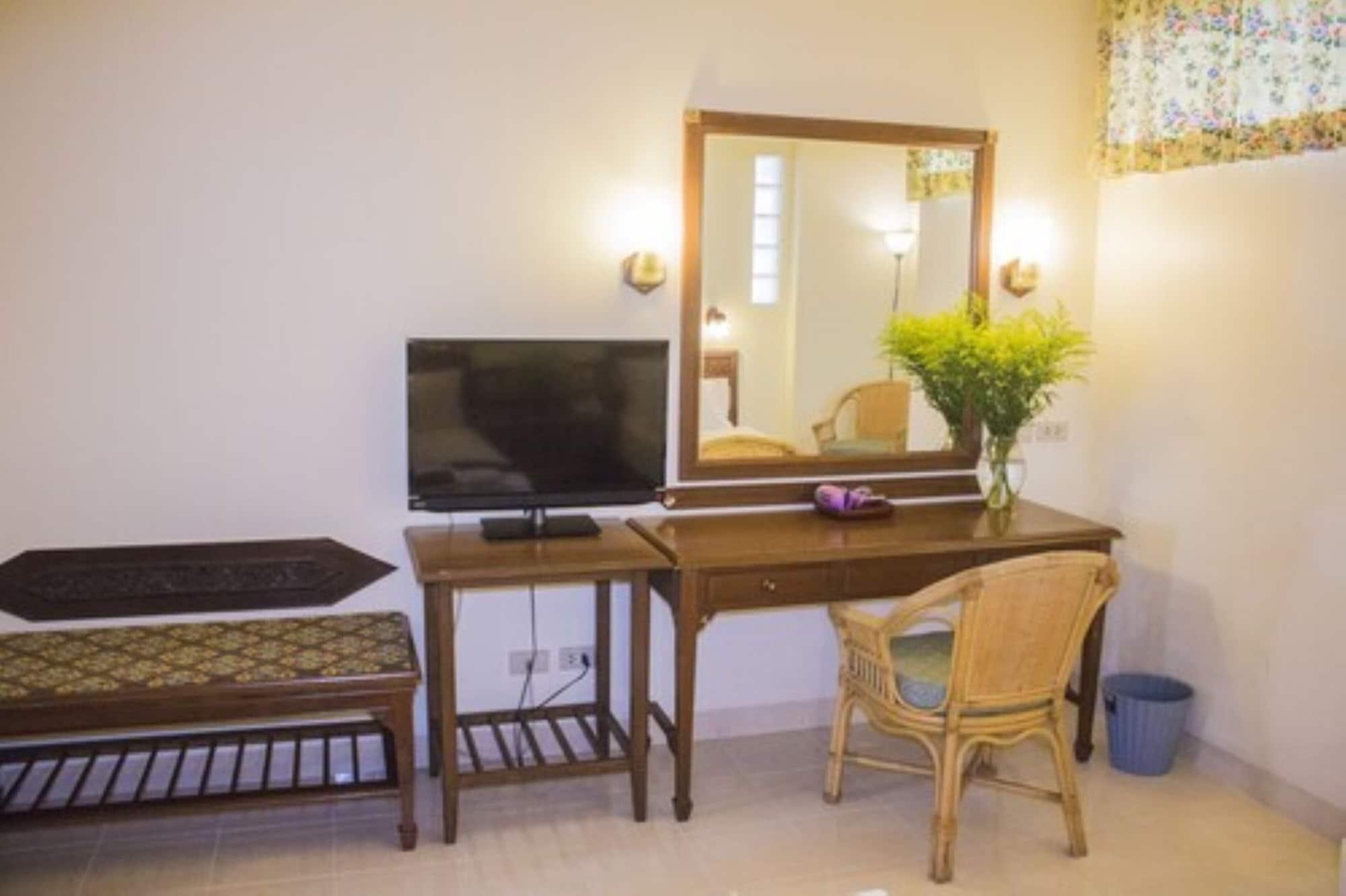People Place Boutique In Town - Sha Extra Plus