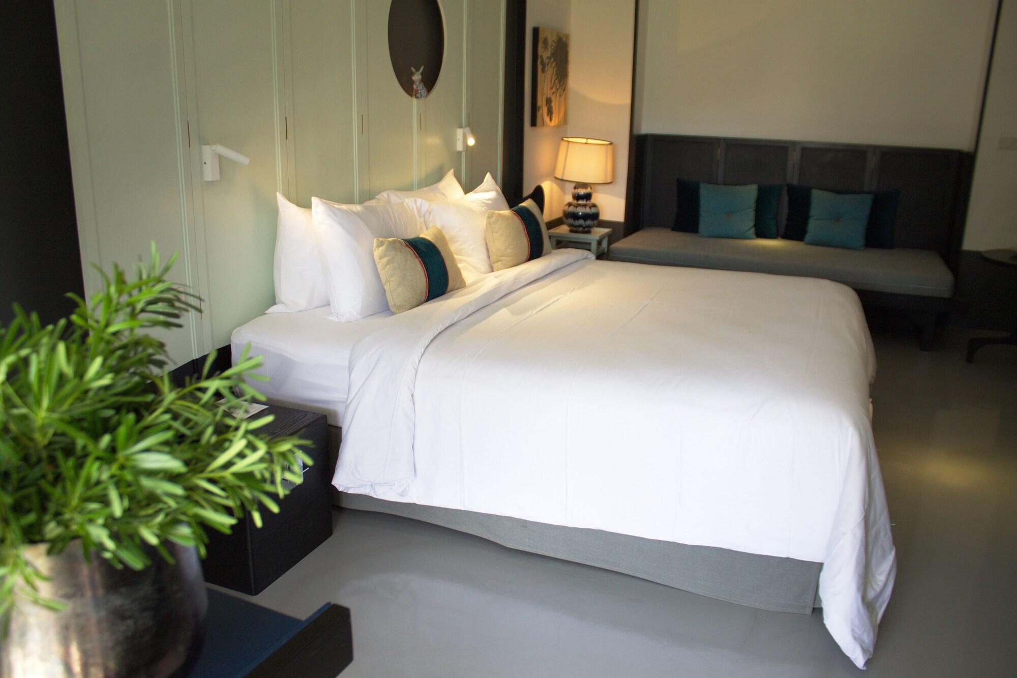 Ping Silhouette Hotel 4*