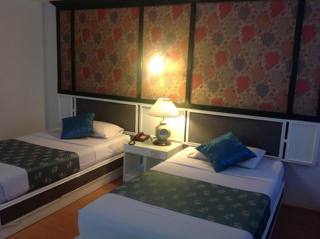 Highway Hotel