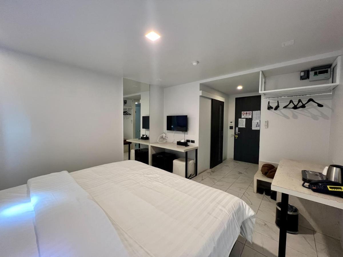 Hotel We Terminal 4*