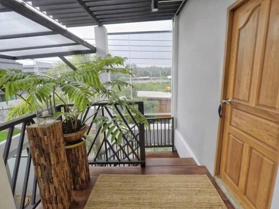 Chiangmai清迈 Cozy Pool 8rooms Villa *
