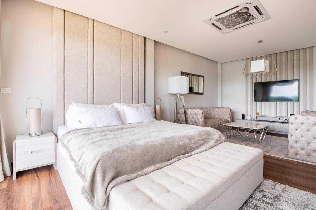 Palm - Award Winning Modern Luxury & Exclusive
