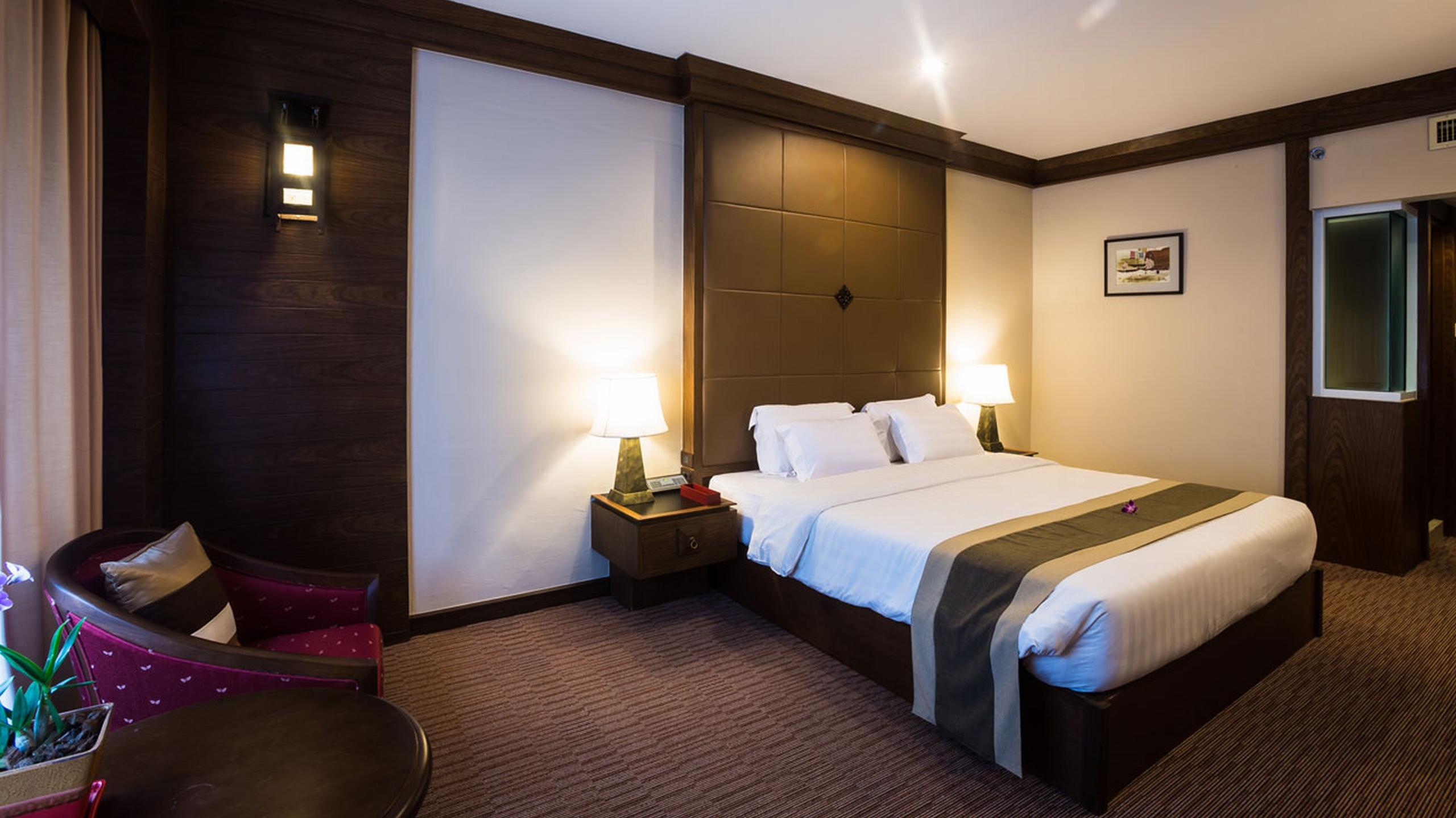 Movenpick Suriwongse 4*