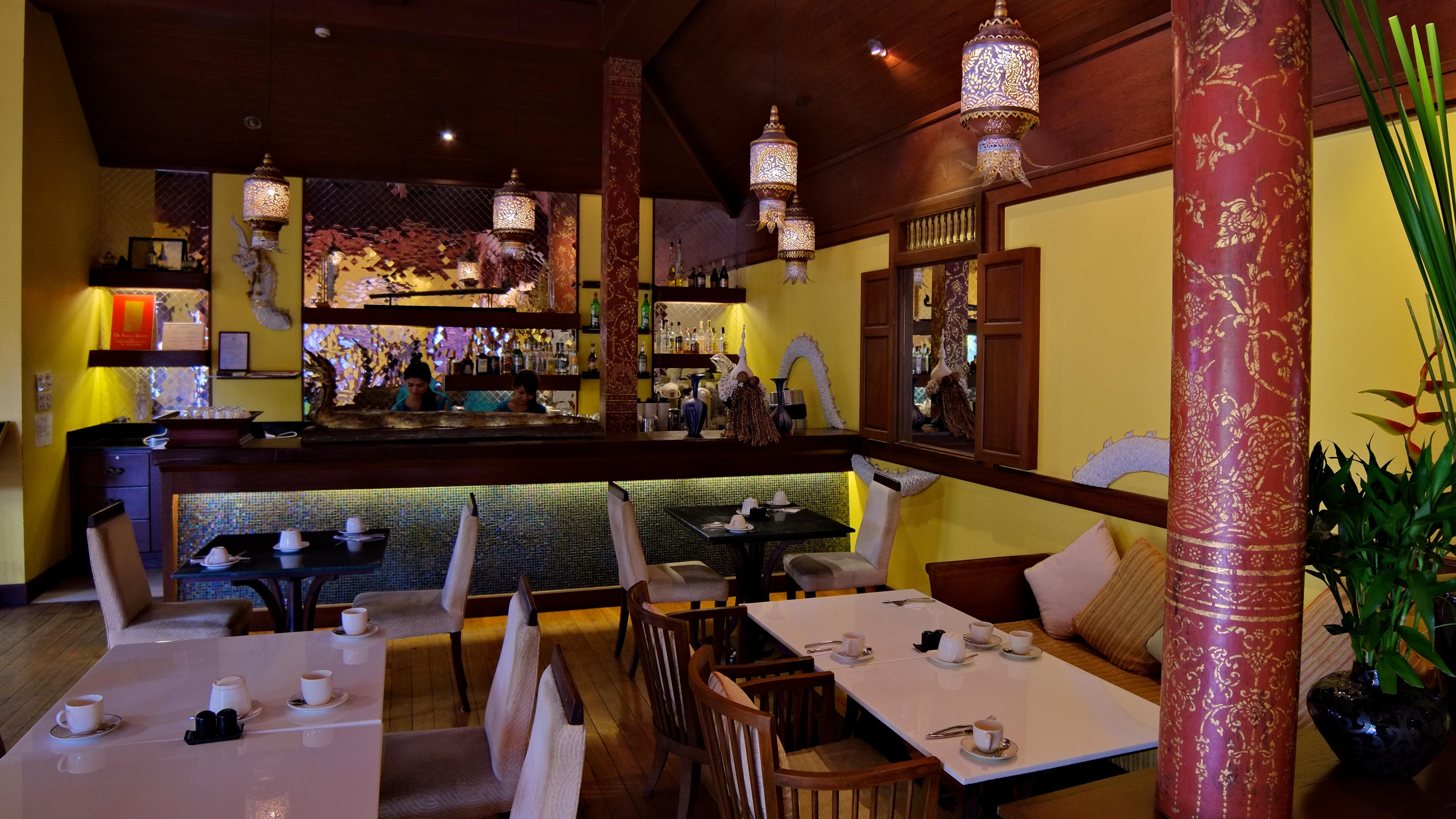 De Naga Hotel, Hotel