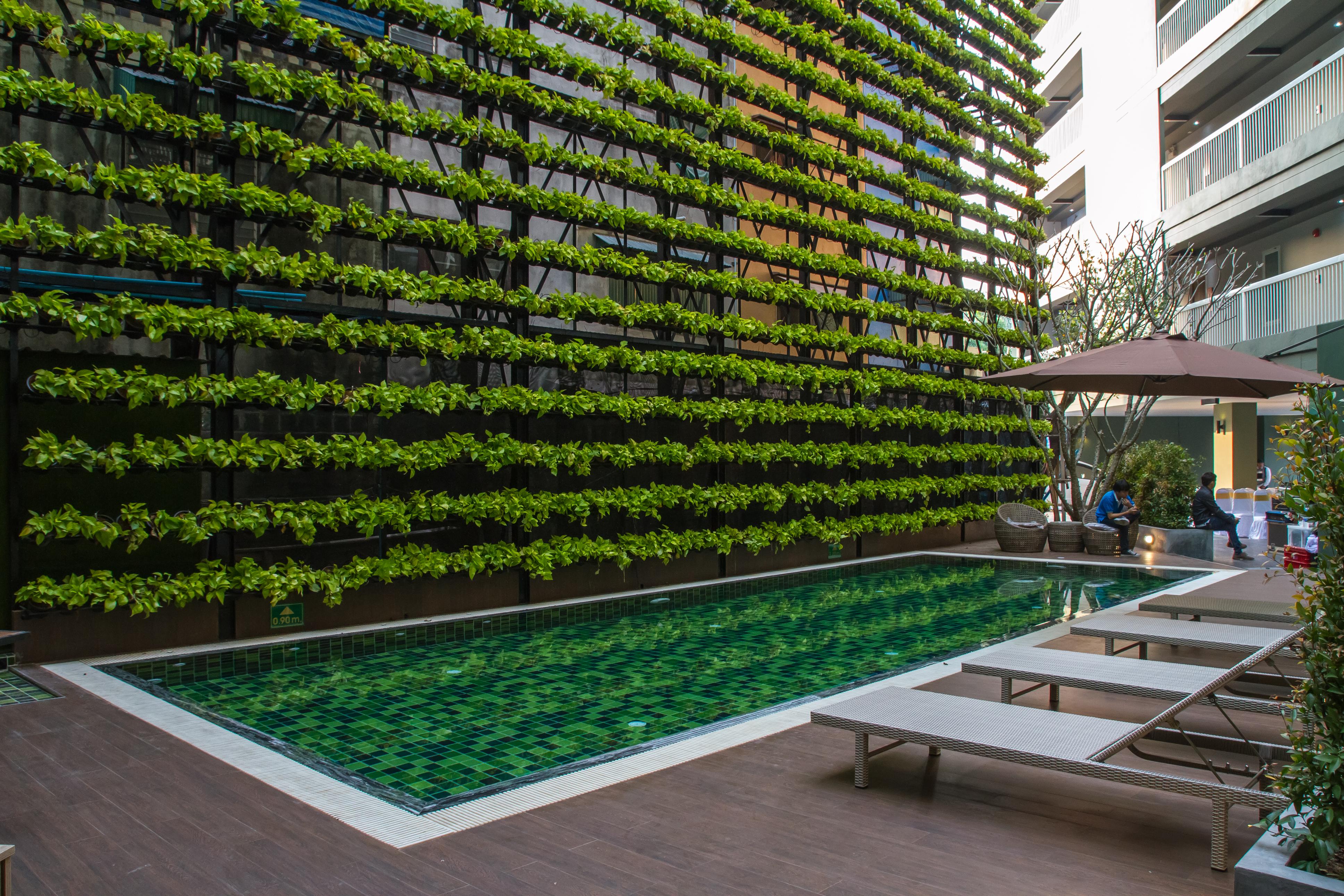 Hotel Cross Vibe Decem Nimman