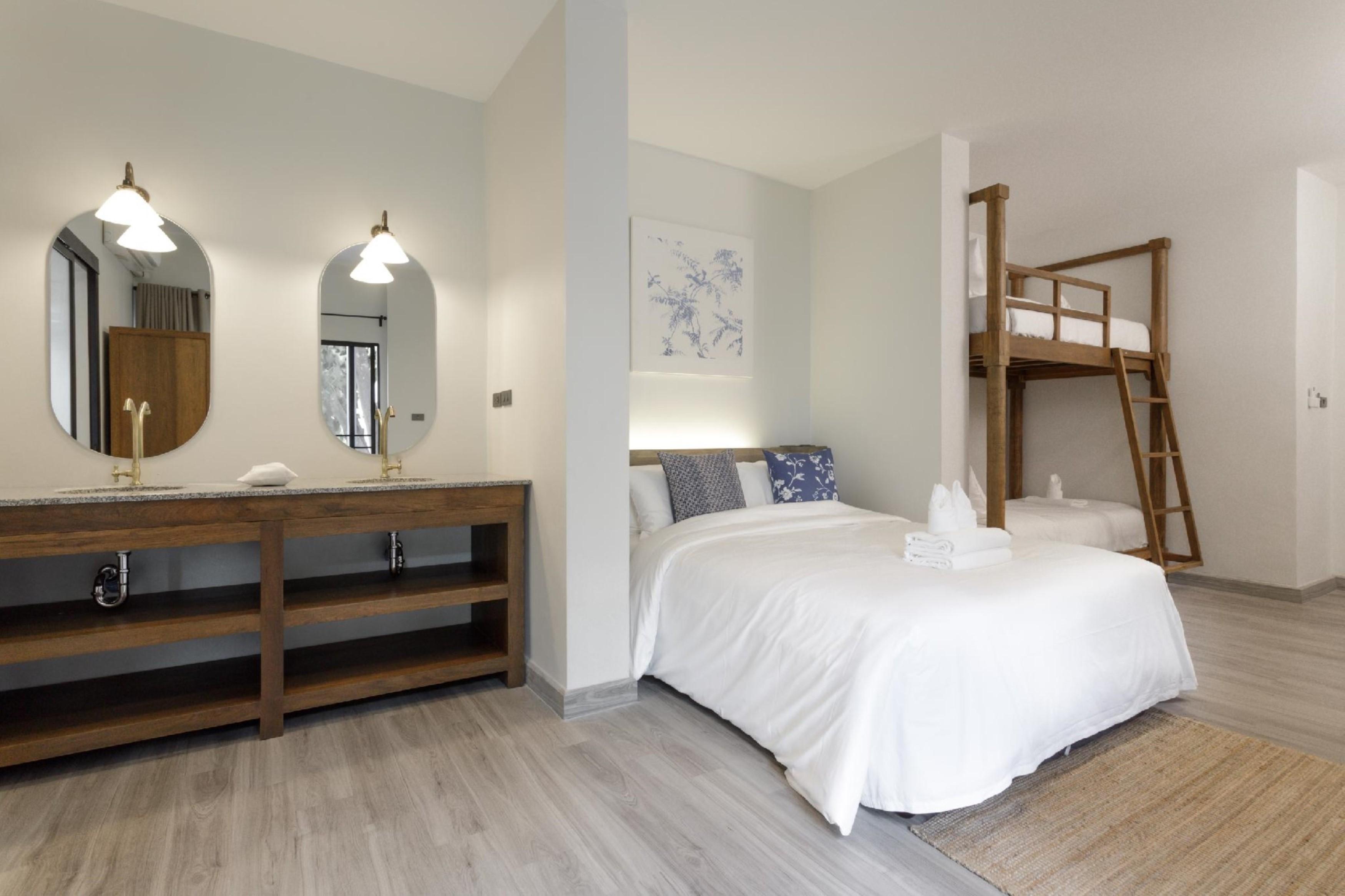 Hotel The Locals 3*