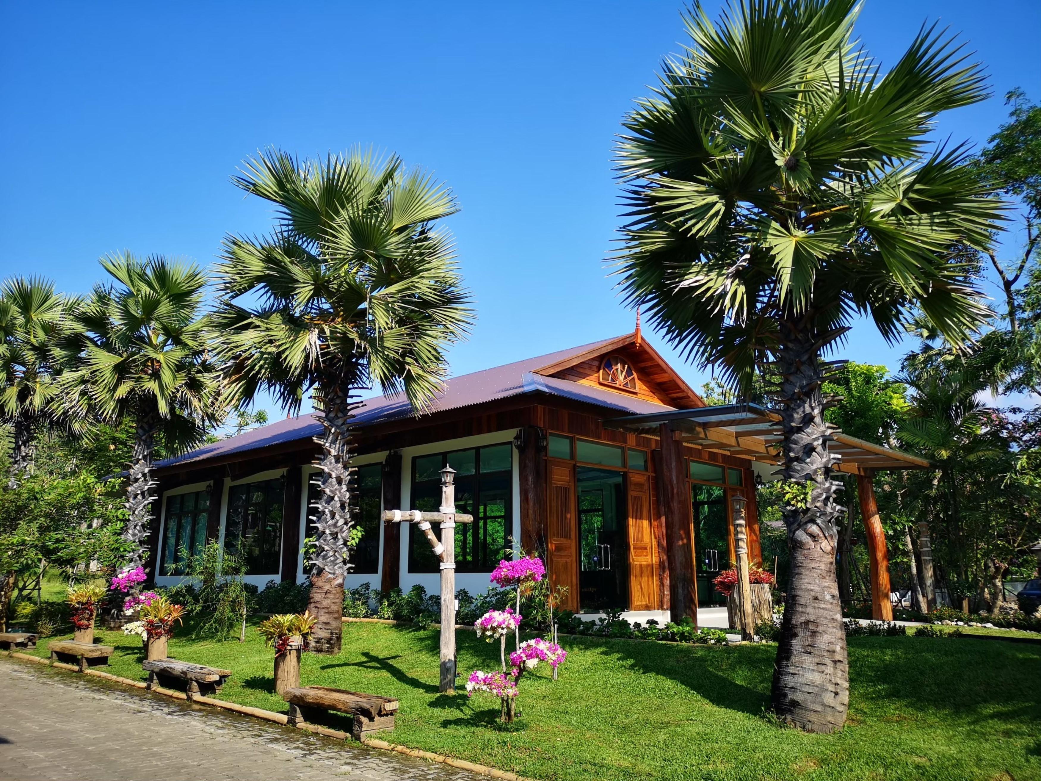 Royal Train Garden Hotel