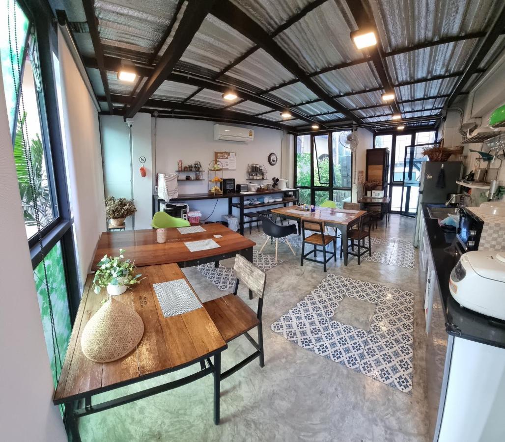 33 Poshtel (adults Only)