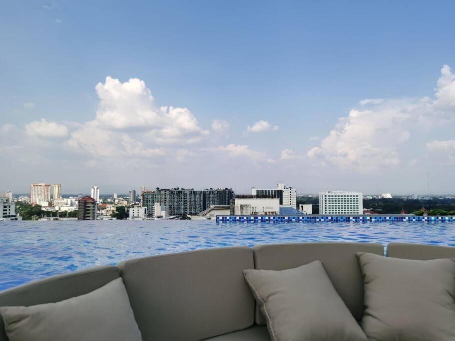 Apartment Modern Style With Sky Pool 古城边天际泳池公寓 Chiang Mai
