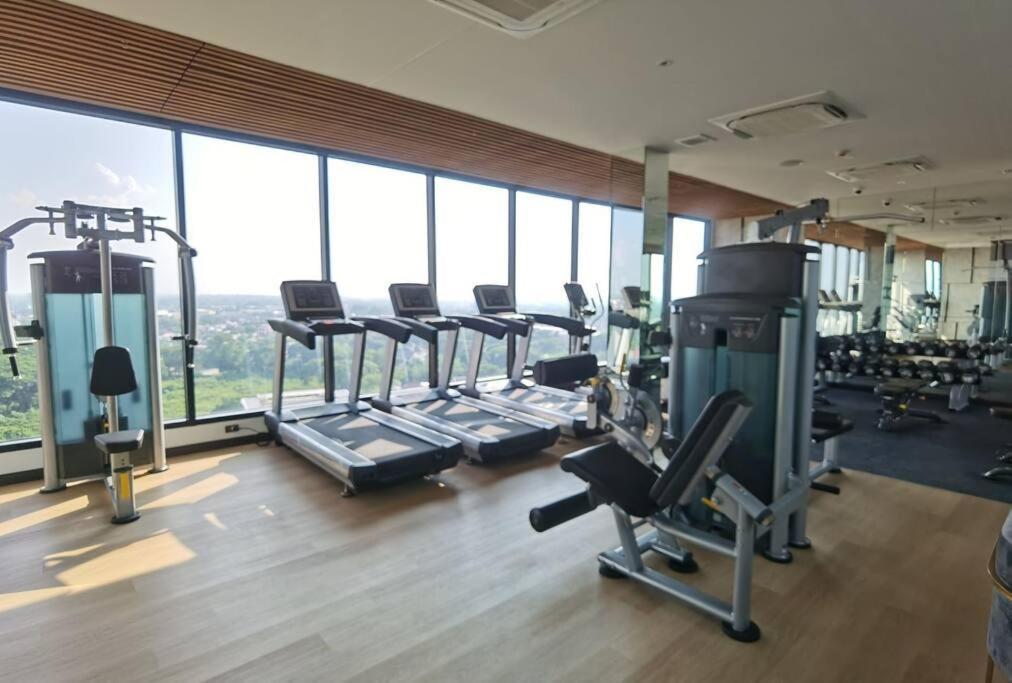 Apartment Modern Style With Sky Pool 古城边天际泳池公寓 *