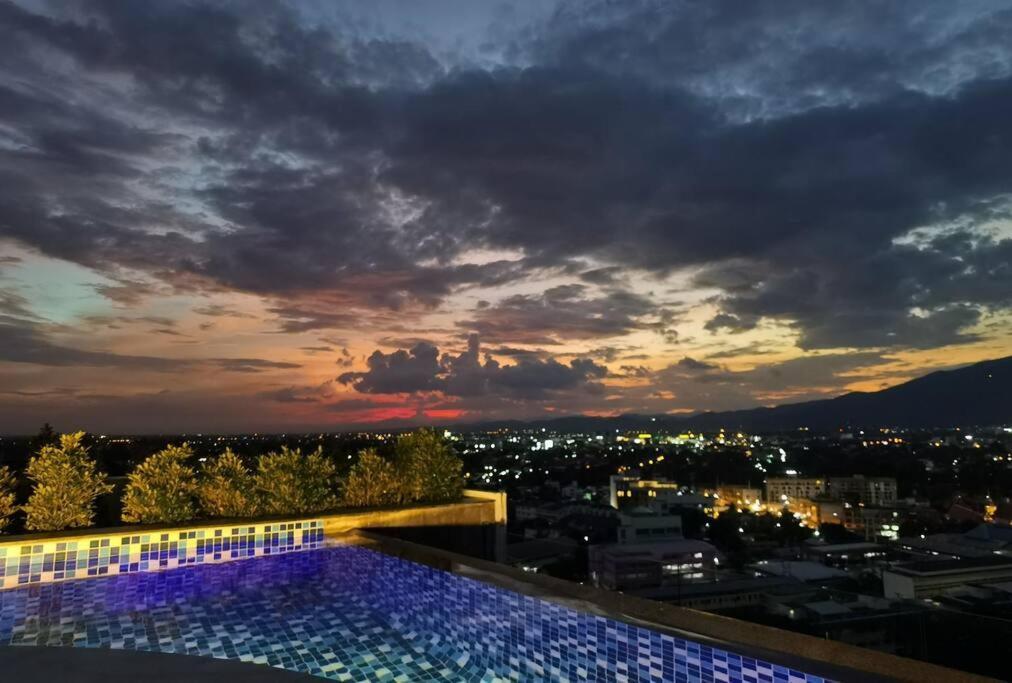 Modern Style With Sky Pool 古城边天际泳池公寓 Apartment Chiang Mai