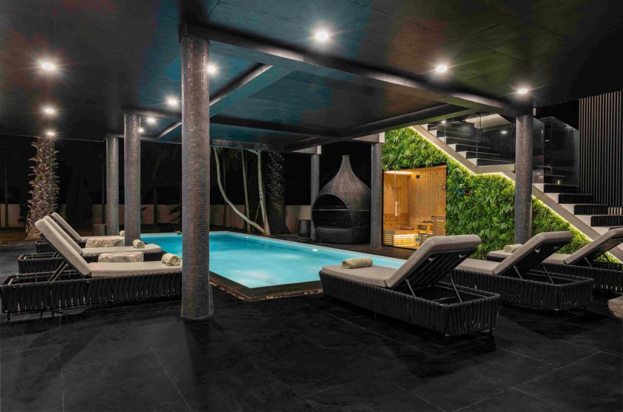 Palm - Award Winning Modern Luxury & Exclusive *