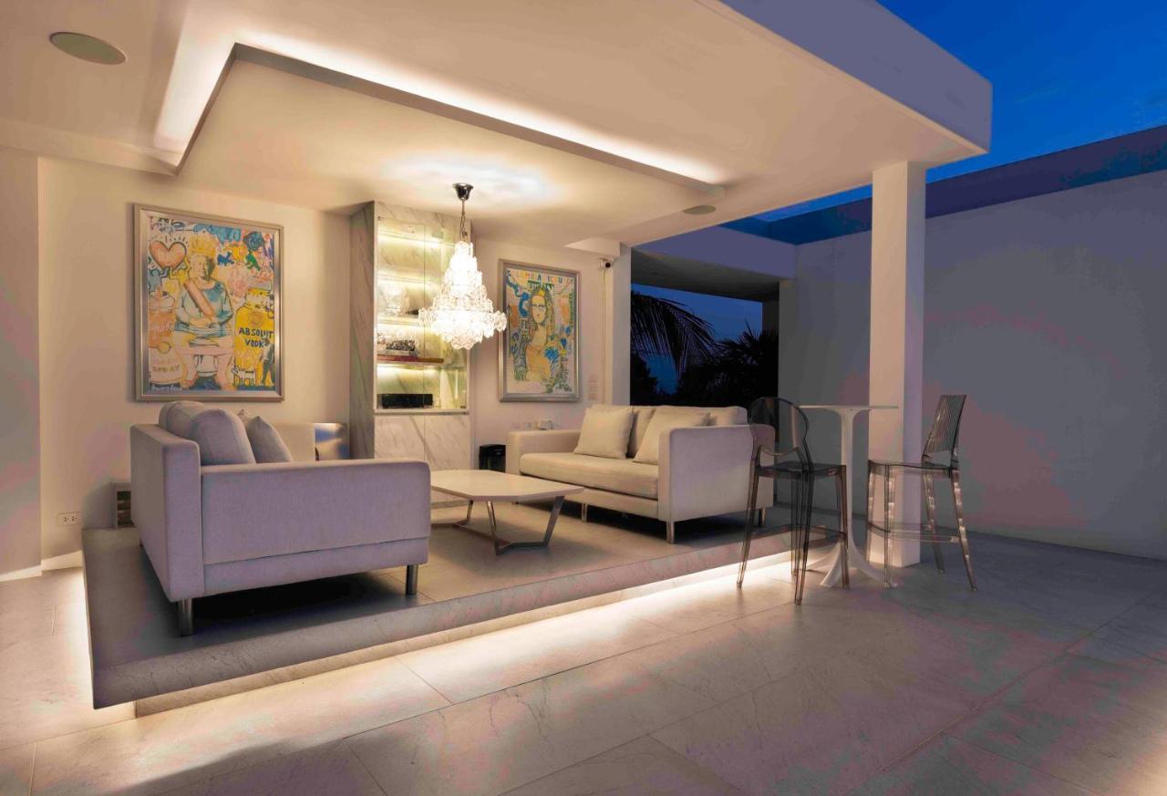 Palm - Award Winning Modern Luxury & Exclusive