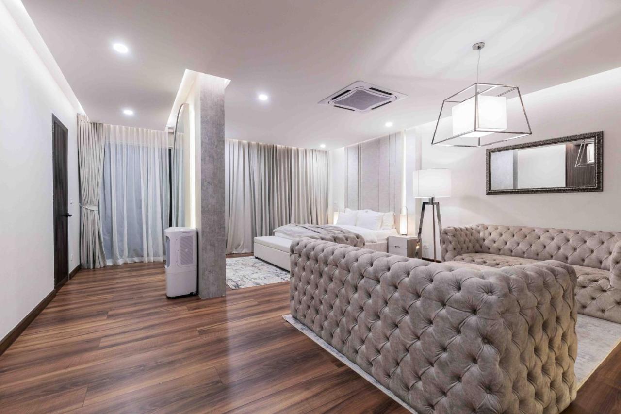 Palm - Award Winning Modern Luxury & Exclusive