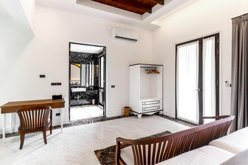 Sclass 2 Luxe Pools & Breakfast , Area Villa