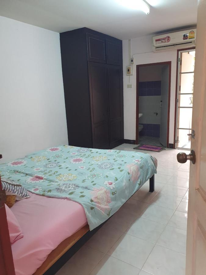 Like Hostel