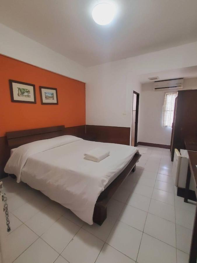 Mali's Hotel 2*