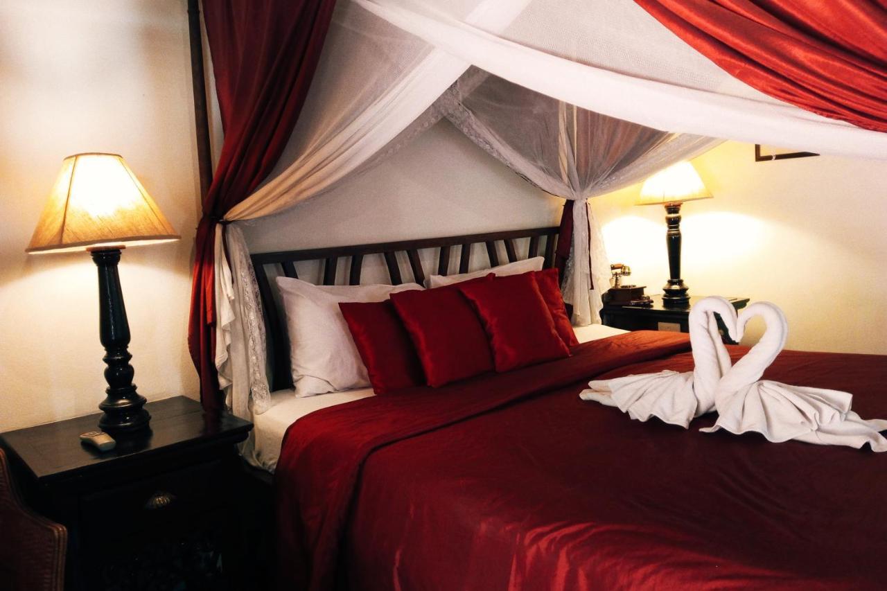 Tri Yaan Na Ros Colonial House Hotel 4*