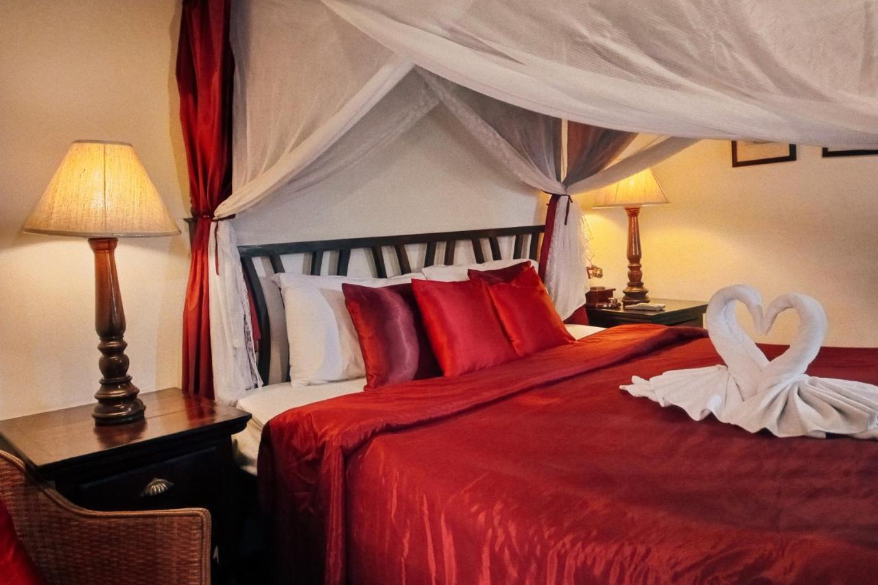 Tri Yaan Na Ros Colonial House Hotel 4*